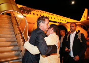 Bolsonaro chega nesta segunda à Suíça; Mourão assume a Presidência