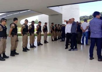 Zema usa PM para barrar prefeitos na Cidade Administrativa