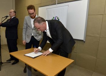 Governador visita Sedu e anuncia investimentos de mais de R$ 12 milhões para a Educação