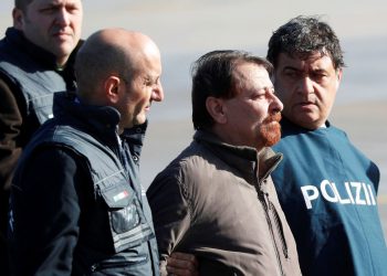 Battisti ficará sozinho em cela de alta segurança por seis meses