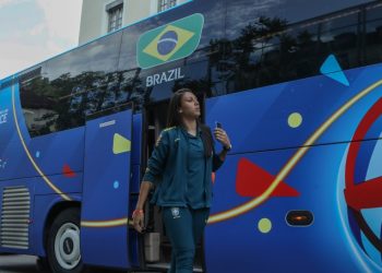 Seleção Feminina desembarcou ontem em Grenoble para estreia na Copa do Mundo