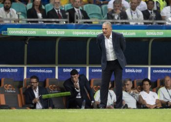 Tite fala em evolução e maturidade do time após empate com a Venezuela