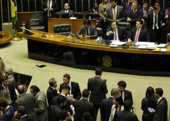 Plenário da Câmara aprova PEC do Orçamento Impositivo
