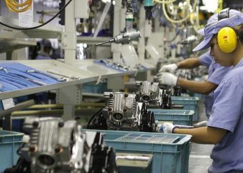 Produção industrial cresce 0,3% de março para abril