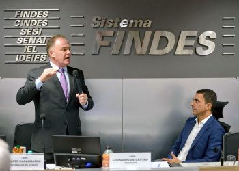 Renato Casagrande fala sobre desafios da economia em palestra na Findes