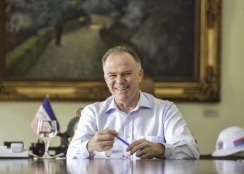 Governador recebe medalhistas do taekwondo no Palácio Anchieta