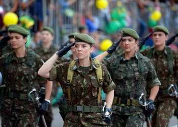 Cinco mil pessoas acompanham volta do Desfile Cívico-Militar à Vitória