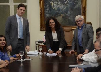 Aderes e Ceturb-ES firmam parceria em benefício da Economia Solidária