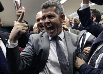 Delegado Waldir permanecerá como líder do PSL na Câmara