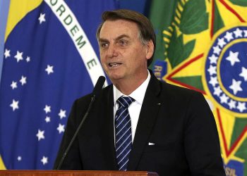 Bolsonaro assina MP para solucionar conflitos entre União e devedores