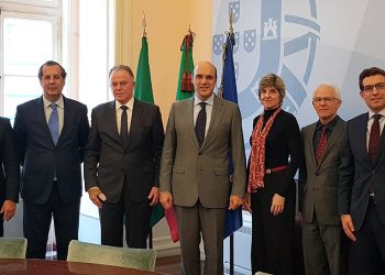 Casagrande se reúne com ministro da Economia de Portugal