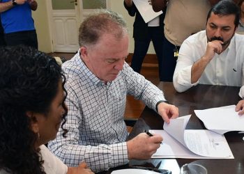 Governador assina Projeto de Lei que estabelece diretrizes para Educação de Tempo Integral
