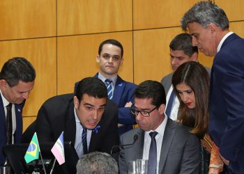 Mesa Diretora eleita para biênio 21-23 renuncia