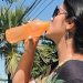 O verão chegou e é preciso cuidados para evitar a desidratação