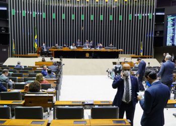 Câmara aprova auxílio R$ 600 por mês para trabalhador informal