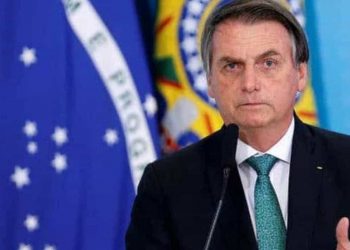 Bolsonaro critica fechamento de escolas e ataca governadores