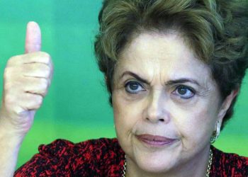 Dilma inicia live acidentalmente no Instagram e diverte seus seguidores