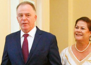 Governador do ES, Renato Casagrande e primeira-dama estão com covid-19