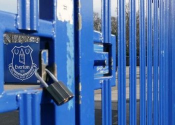 Futebol inglês pode recomeçar em junho