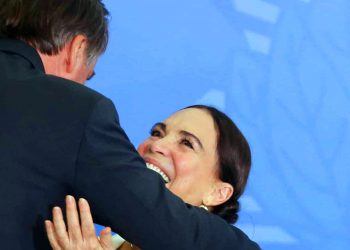 Bolsonaro devolve Funarte a maestro afastado na gestão de Regina Duarte