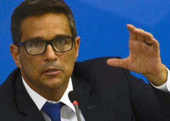 Novo sistema de pagamentos permitirá saque em lojas, diz Campos Neto