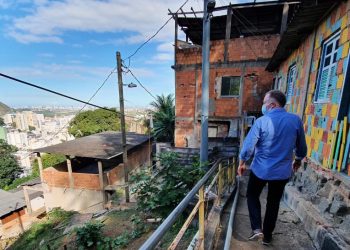 Governador do Estado visita comunidade da Piedade em Vitória