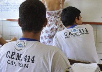 Volta às aulas coloca em risco 9,3 milhões de adultos e idosos