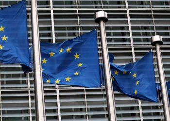 UE oferece 400 milhões de euros a iniciativa por vacina para covid-19