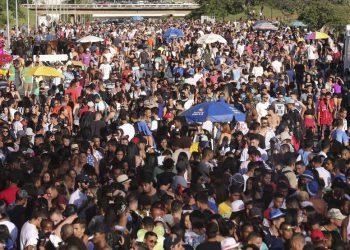 População do Brasil passa de 211,7 milhões de habitantes, estima IBGE