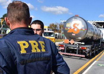 PRF deflagra Operação Finados e restringe tráfego de caminhões