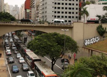 Excesso de velocidade é a principal infração de motoristas suspensos
