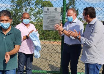 Governador faz entregas e visita obras em Mucurici