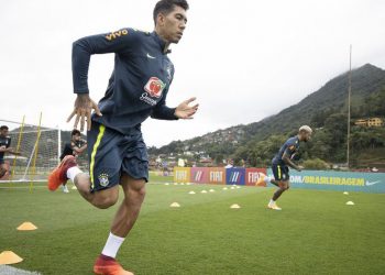 Tite confirma Ederson no gol e explica Firmino na função de Neymar