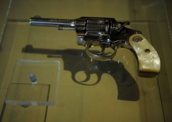 Resolução que zerou imposto de importação de revólveres é suspensa
