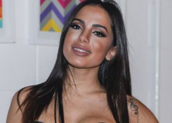 Fã idosa de Anita processa cantora após ser exposta em documentário da Netflix