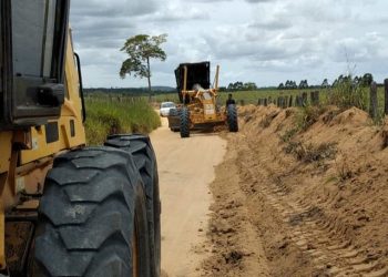 Prefeitura de Montanha realiza trabalho de recuperação na estrada que liga o município a São João do Sobrado