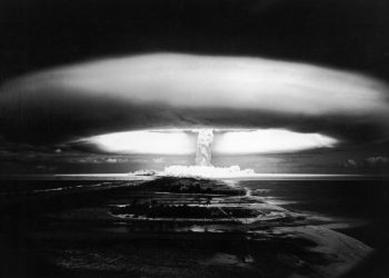 Tratado pelo fim de armas nucleares entra em vigor e avança negociação entre EUA e Rússia para controle das armas.