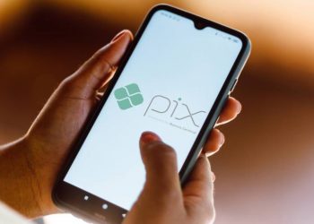 Pix para mensagens: tuíte de ex-namorada faz usuários descobrirem outra função do pagamento instantâneo