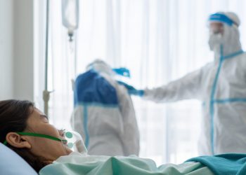 No Brasil, 6 em cada 10 internados na UTI por Covid-19 morrem
