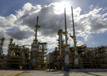 Economia Petrobras aumenta preço da gasolina em cerca de 8% nas refinarias