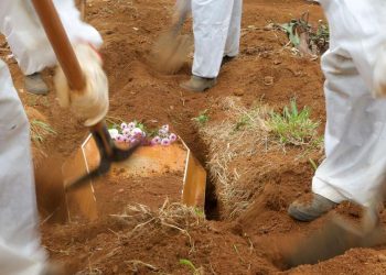 Brasil tem 2º dia mais mortal e bate recorde diário de casos