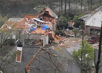 Tornados deixam ao menos cinco mortos e danos nos EUA