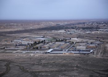 Faltando 2 dias para visita do papa foguetes atingem base no Iraque que abriga soldados americanos.