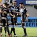 Corinthians vence Santos na Vila Belmiro