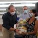 Governador acompanha entrega de cestas básicas a alunos da Rede Estadual