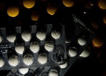 Anvisa alerta para riscos da automedicação
