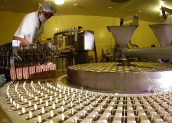 Economia Confiança da indústria atinge menor nível desde agosto