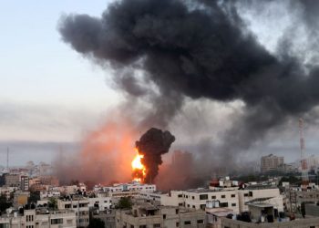 Israel bombardeia Gaza para conter militantes palestinos