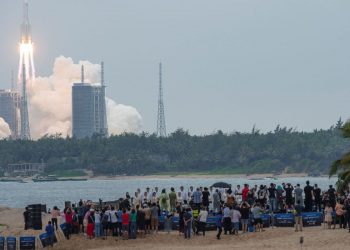 China conclui envio de nave de abastecimento para estação espacial