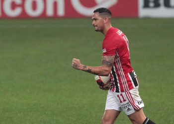 Com gol de Luciano, São Paulo arranca empate com Corinthians